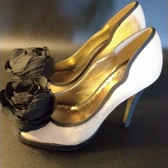 Beverly Feldman Peep Toe high heels - Picture 3 of 16